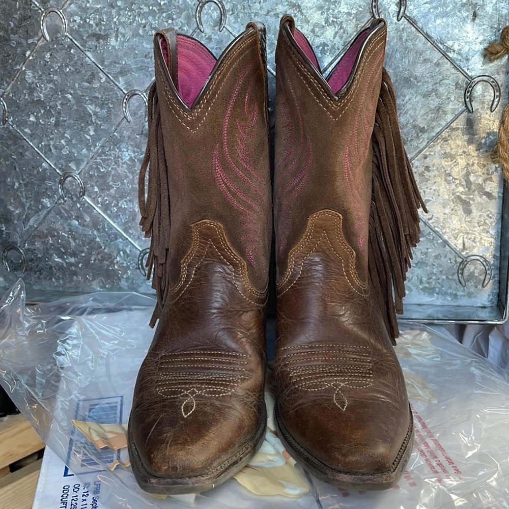 Ariat fringe boots size 3.5 Big girls